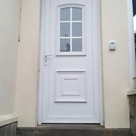 3 Hebergements - Au 1Er Etage 1 Appartement 2 Pieces Et Au 2Eme Etage Un Logement De 2 Chambres Louees Separement Avec Coin Cuisine Et Toilettes A Partager- Dans Pavillon Au Pied Du Rer B A 5 Minutes De Paris Et 30 Mn Stade De France Cachan Ngoại thất bức ảnh