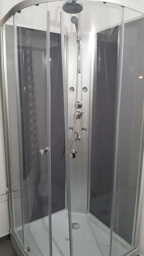 3 Hebergements - Au 1Er Etage 1 Appartement 2 Pieces Et Au 2Eme Etage Un Logement De 2 Chambres Louees Separement Avec Coin Cuisine Et Toilettes A Partager- Dans Pavillon Au Pied Du Rer B A 5 Minutes De Paris Et 30 Mn Stade De France Cachan Ngoại thất bức ảnh