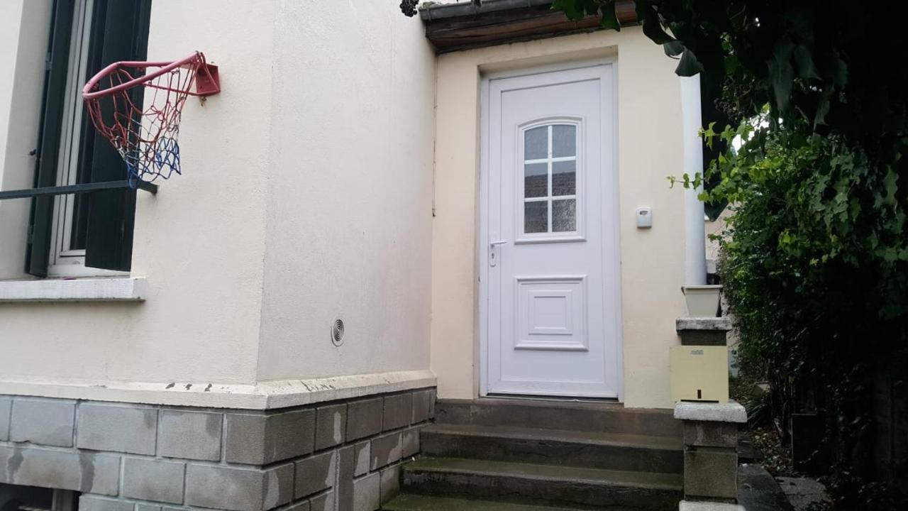 3 Hebergements - Au 1Er Etage 1 Appartement 2 Pieces Et Au 2Eme Etage Un Logement De 2 Chambres Louees Separement Avec Coin Cuisine Et Toilettes A Partager- Dans Pavillon Au Pied Du Rer B A 5 Minutes De Paris Et 30 Mn Stade De France Cachan Ngoại thất bức ảnh