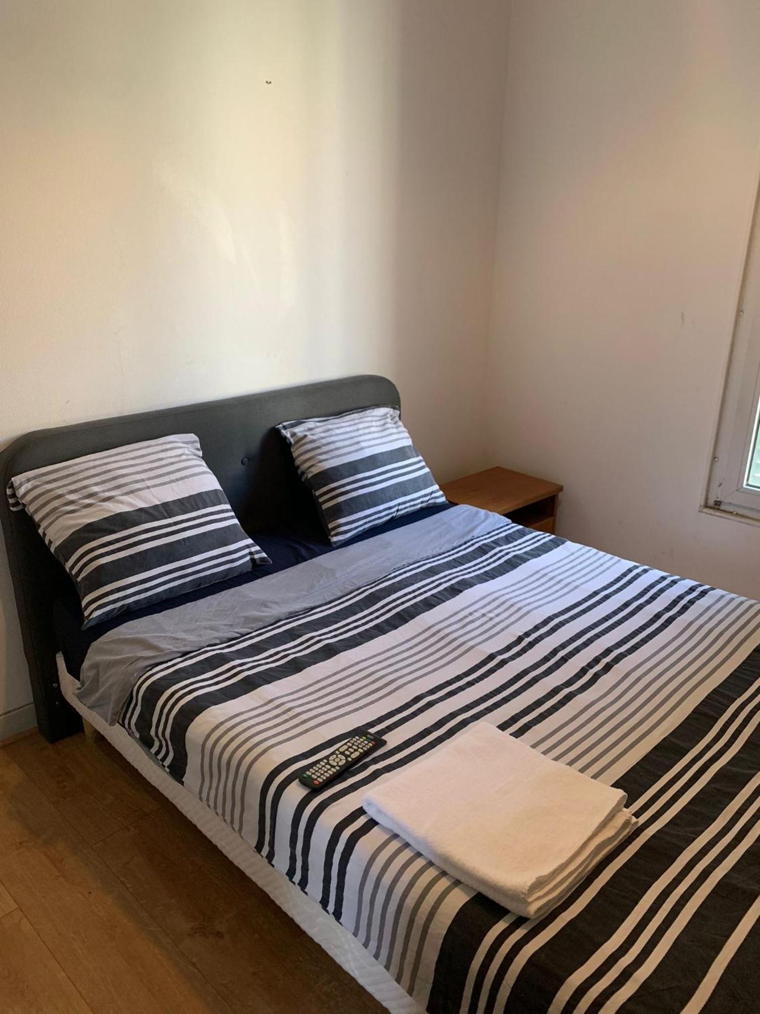 3 Hebergements - Au 1Er Etage 1 Appartement 2 Pieces Et Au 2Eme Etage Un Logement De 2 Chambres Louees Separement Avec Coin Cuisine Et Toilettes A Partager- Dans Pavillon Au Pied Du Rer B A 5 Minutes De Paris Et 30 Mn Stade De France Cachan Ngoại thất bức ảnh