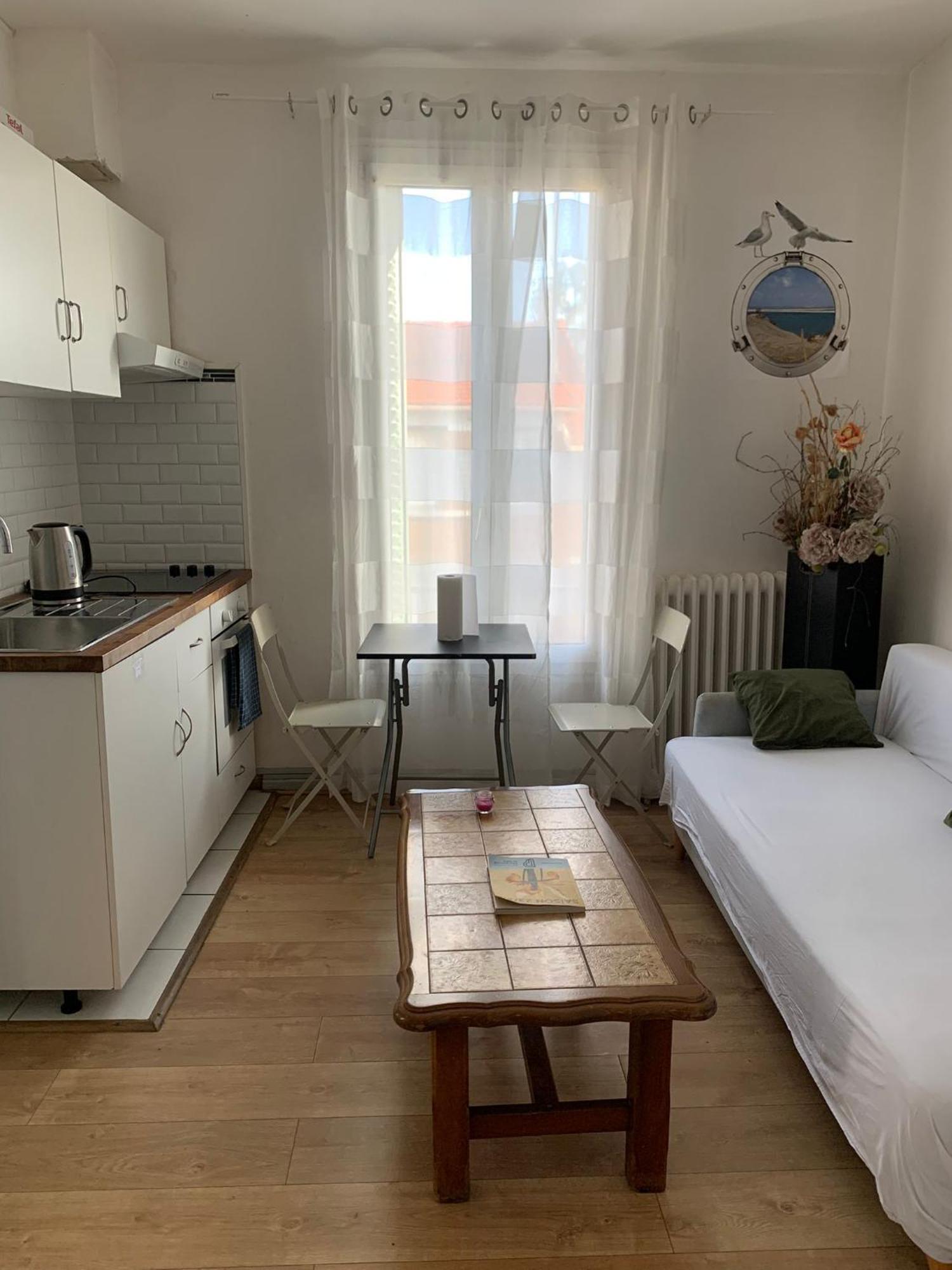3 Hebergements - Au 1Er Etage 1 Appartement 2 Pieces Et Au 2Eme Etage Un Logement De 2 Chambres Louees Separement Avec Coin Cuisine Et Toilettes A Partager- Dans Pavillon Au Pied Du Rer B A 5 Minutes De Paris Et 30 Mn Stade De France Cachan Ngoại thất bức ảnh