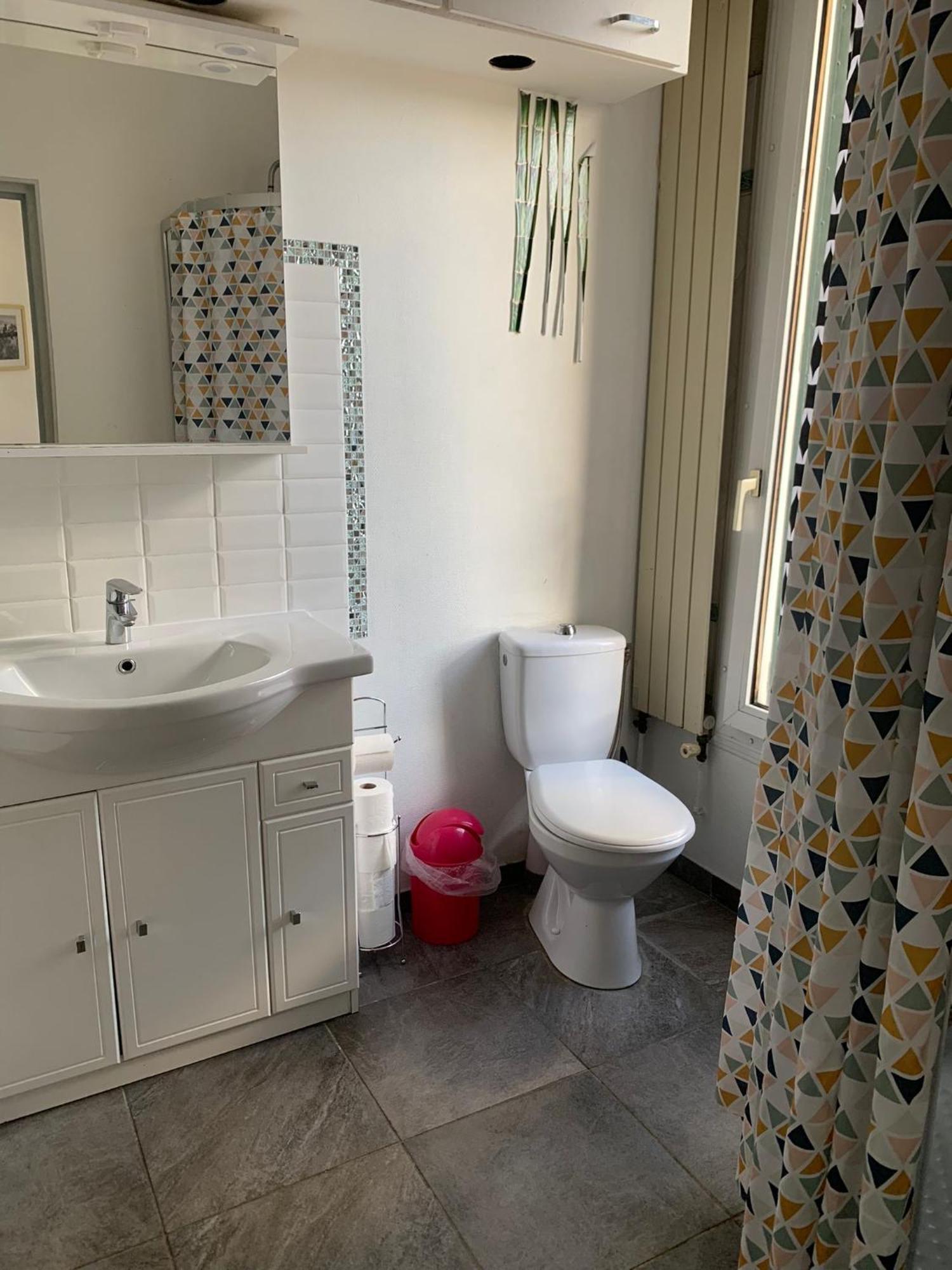 3 Hebergements - Au 1Er Etage 1 Appartement 2 Pieces Et Au 2Eme Etage Un Logement De 2 Chambres Louees Separement Avec Coin Cuisine Et Toilettes A Partager- Dans Pavillon Au Pied Du Rer B A 5 Minutes De Paris Et 30 Mn Stade De France Cachan Ngoại thất bức ảnh