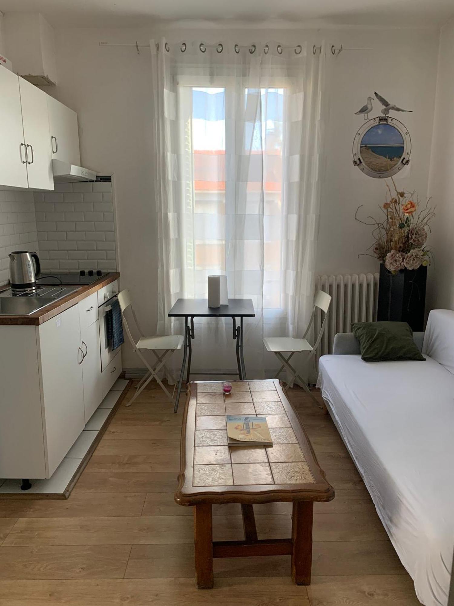 3 Hebergements - Au 1Er Etage 1 Appartement 2 Pieces Et Au 2Eme Etage Un Logement De 2 Chambres Louees Separement Avec Coin Cuisine Et Toilettes A Partager- Dans Pavillon Au Pied Du Rer B A 5 Minutes De Paris Et 30 Mn Stade De France Cachan Ngoại thất bức ảnh